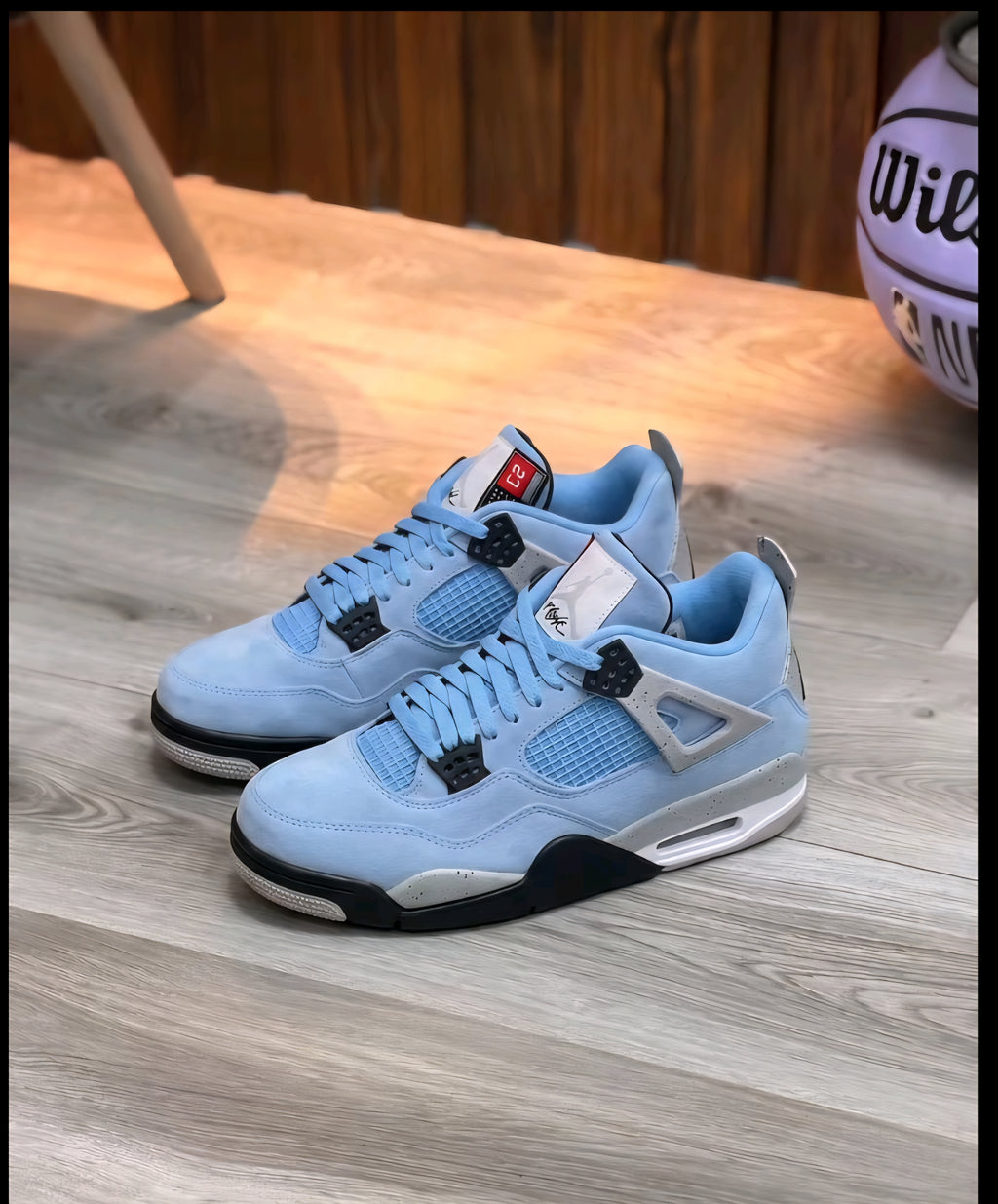 Air Jordan 4 Retro “University Blue
