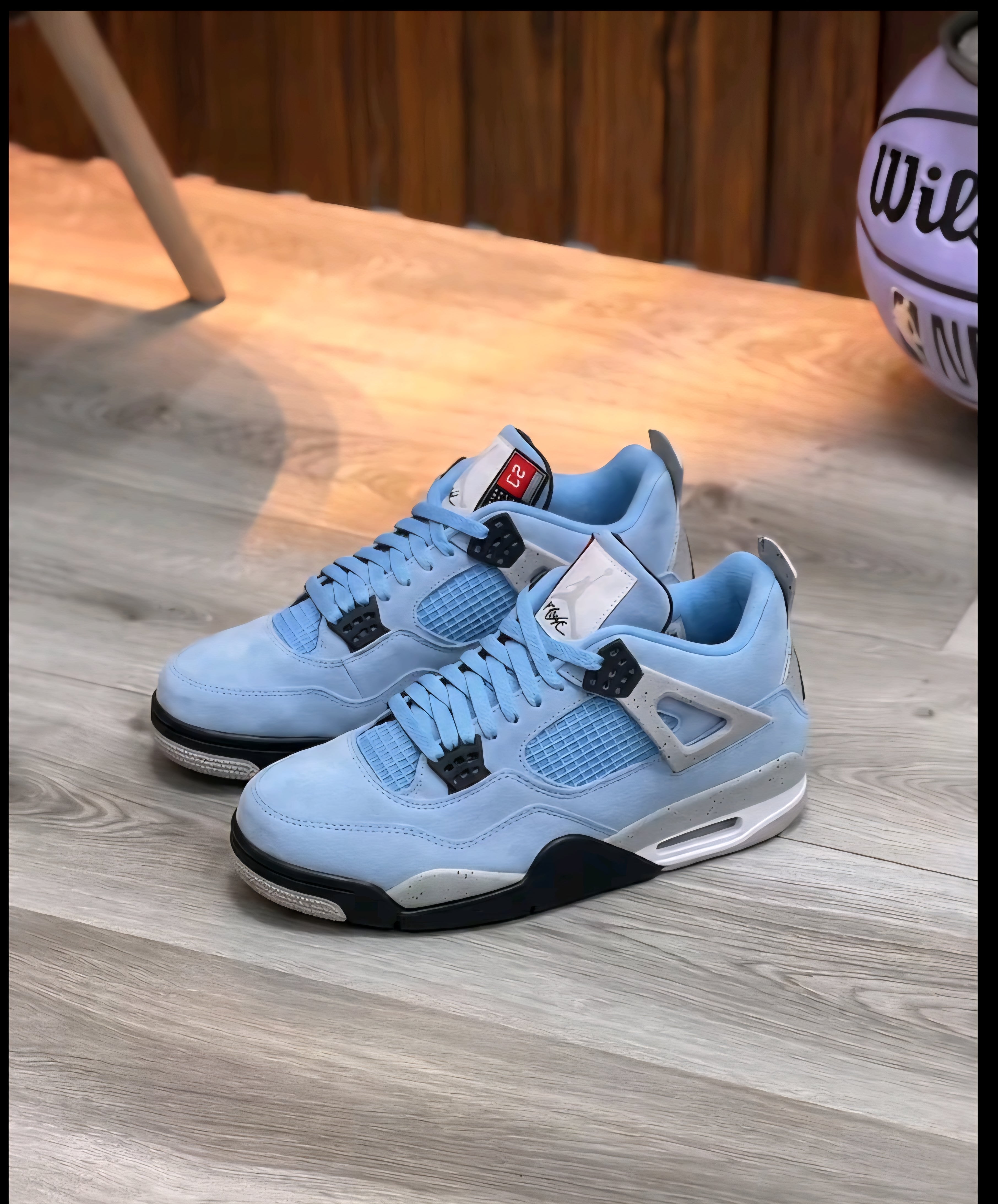 Air Jordan 4 Retro “University Blue