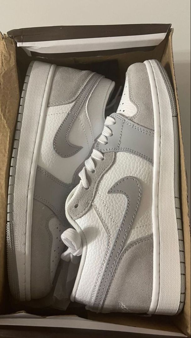 Nike Jordan 1 Low en color Wolf Grey